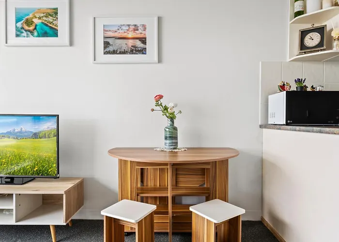 Apartment With Pool Access A Minute To The Beach