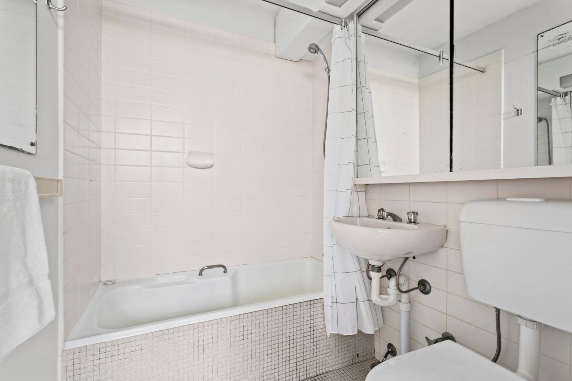 With Pool Access A Minute To The Sydney