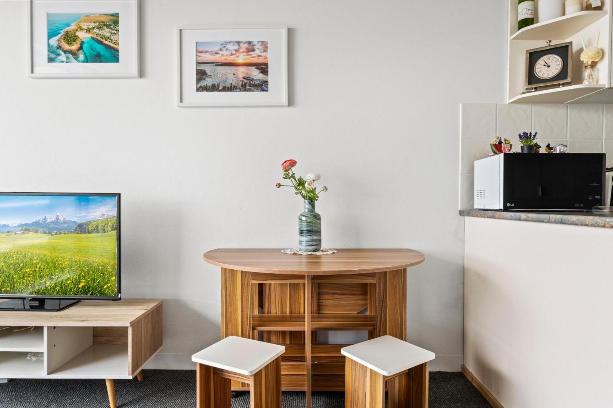 Apartment With Pool Access A Minute To The